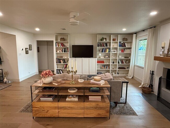 Foto del edificio - 4814 White Elm Dr