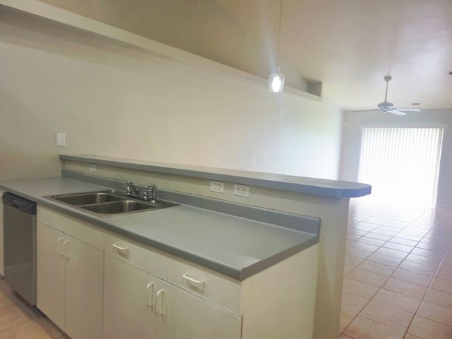 Building Photo - 3 bedroom 2 bath 1 car garage duplex