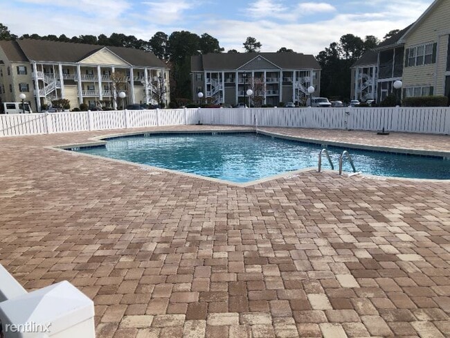 Building Photo - 5816 Longwood Dr