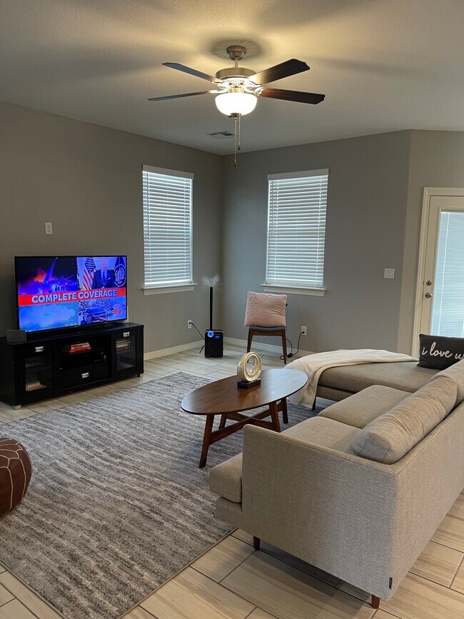 Building Photo - 4704 Marisabel Azcarate St