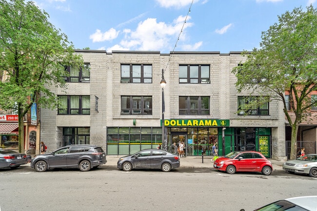 Building Photo - 3827 Boul Saint Laurent