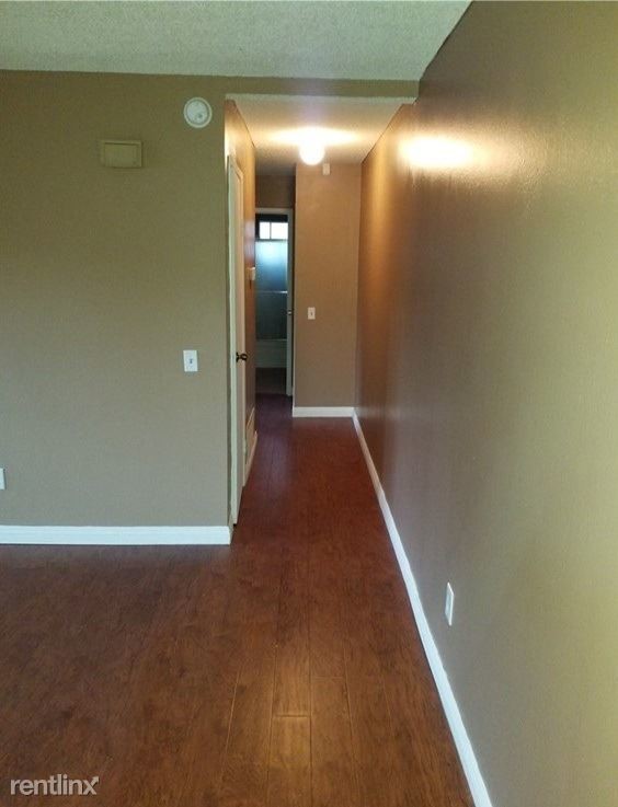 Building Photo - 2 br, 1 bath Apartment - 1324 Acacia Ave