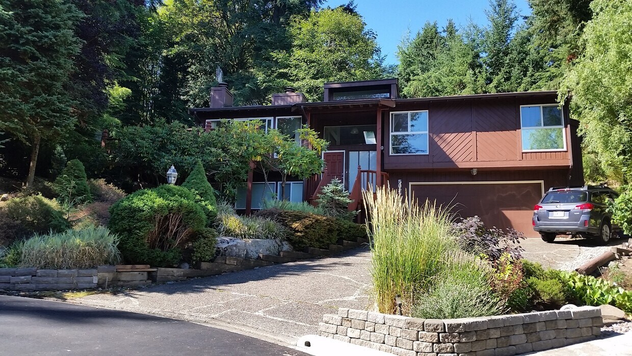Foto principal - GEM in Somerset Bellevue, 4 beds/3 Baths w...