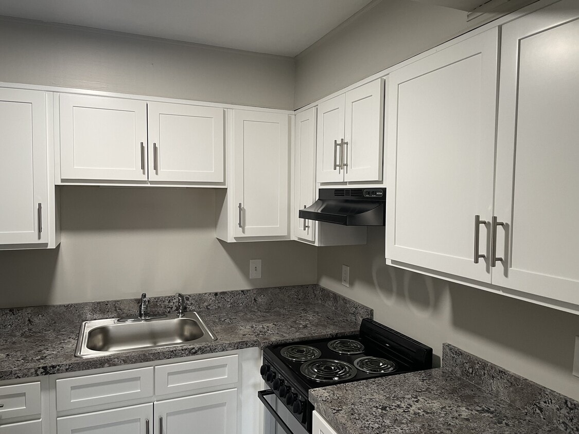 The Meadows 51 Hopmeadow St Weatogue, CT Apartments for Rent in