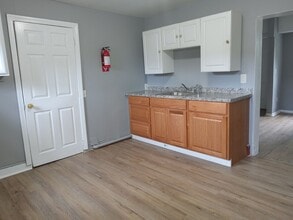 Building Photo - 718-720 E Grape St