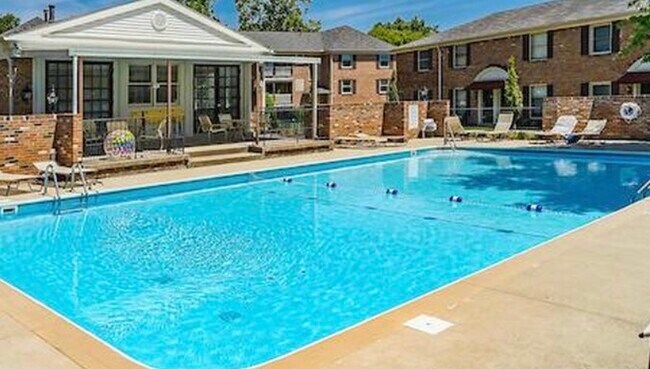 Building Photo - 1008 Manor Ln