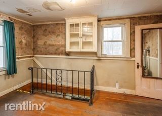 Primary Photo - 1 br, 1 bath House - 15 Marion St