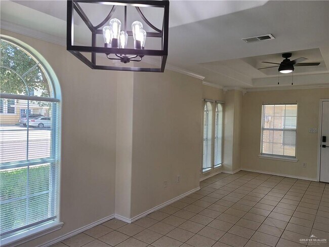 Foto del edificio - 3601 Embassy Ave