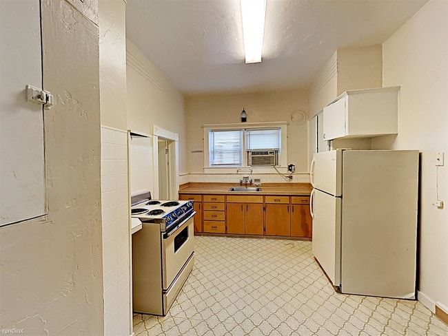 Building Photo - 1 br, 1 bath  - 601 N 2nd St Apt B Apt B