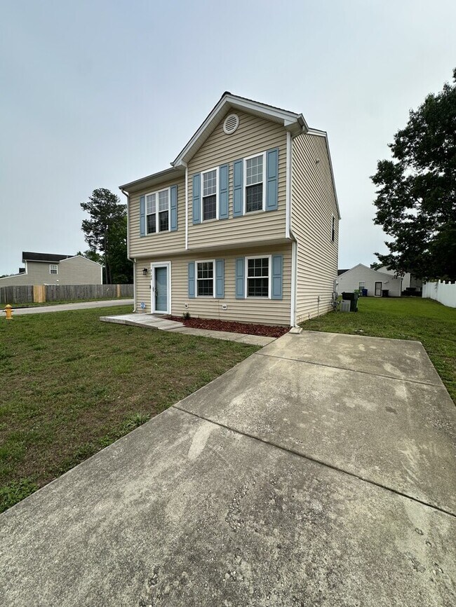 Foto del edificio - 3120 Slippery Elm Dr