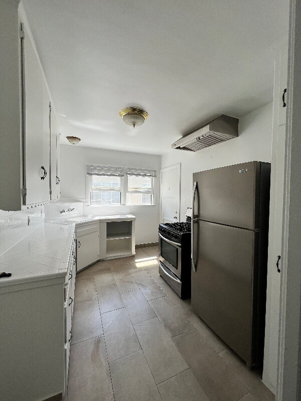 5848 Woodman Ave Unit 1/2, Los Angeles, CA 91401 Room for Rent in Los