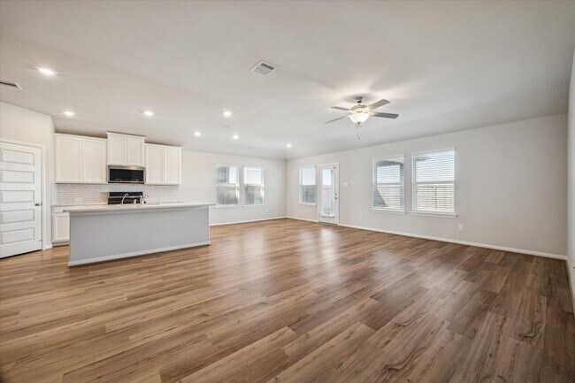 Foto del edificio - 10008 Deussen Ln