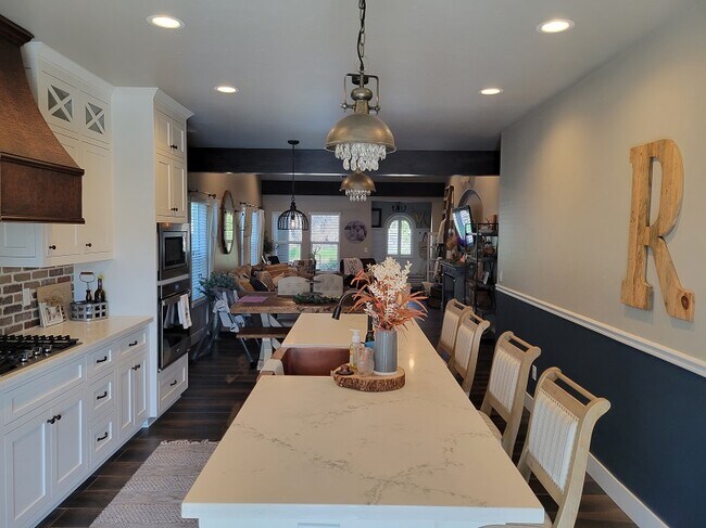 Foto del edificio - 1273 W Lindo Ave