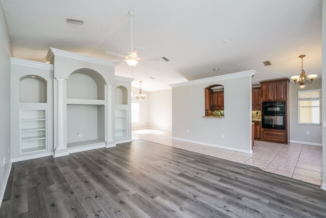 Building Photo - 9233 Buena Mesa Dr