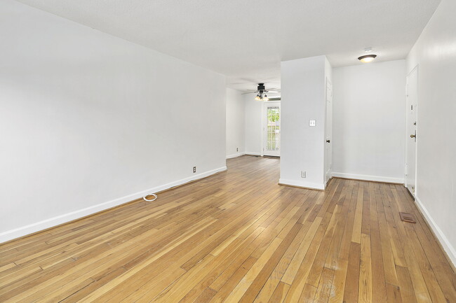 Building Photo - 3049 S Buchanan St