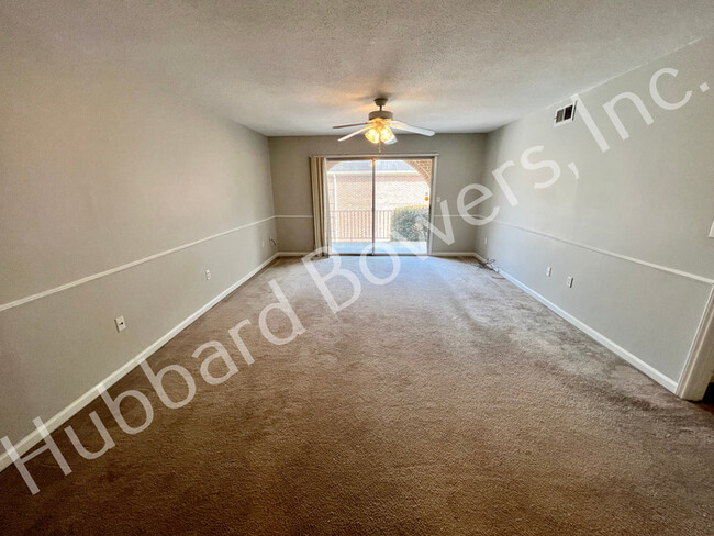 Building Photo - 5516 Lakeshore Dr