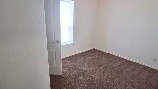 Foto del edificio - 4487 E Lake Mead Blvd