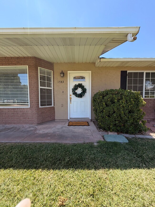 Foto del edificio - 1743 W Green Valley Ln