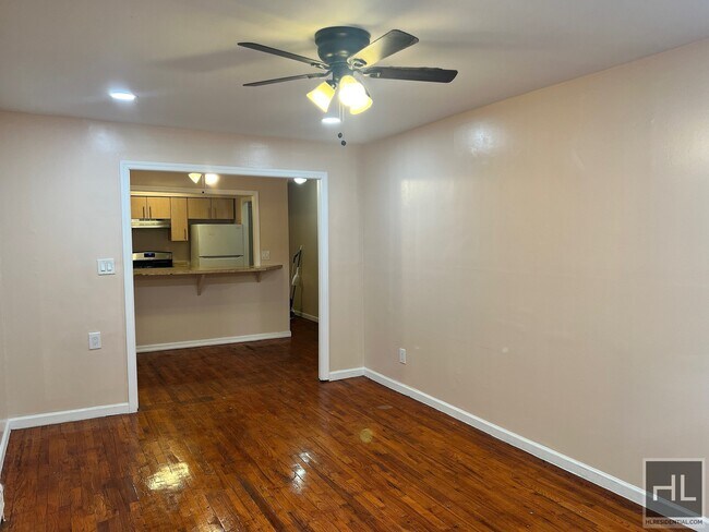 Foto del edificio - Amazing 1 Bed 1 Bath JAMAICA!!!