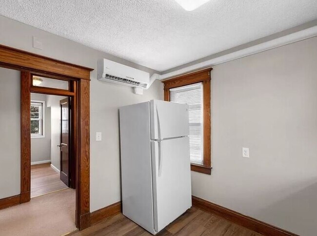 Foto del edificio - 1236 Maple Ave