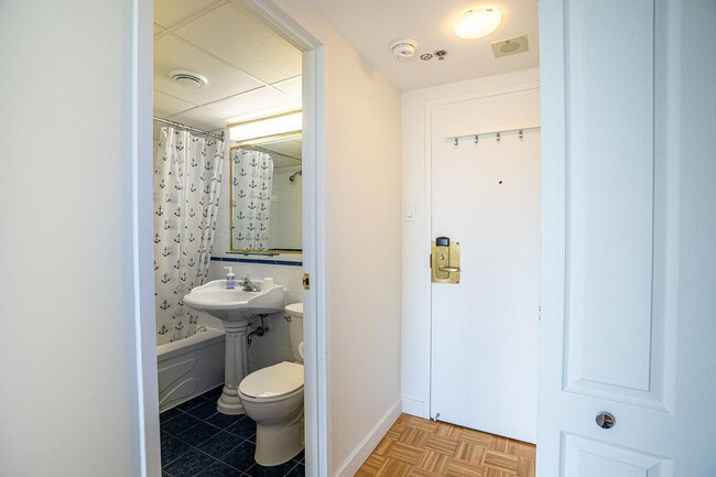 Building Photo - 1555 Boul. René-Lévesque O