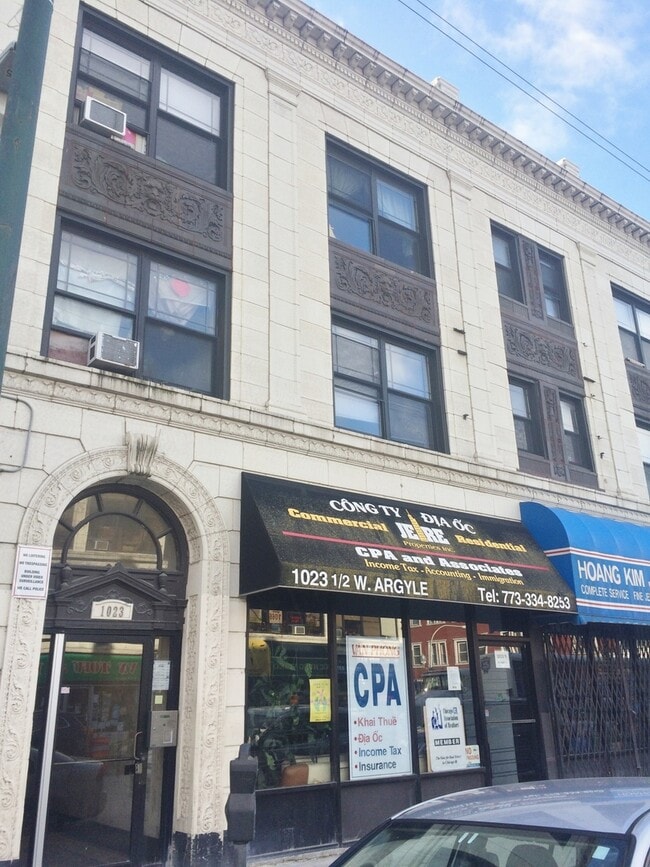 Building Photo - Uptown studio! Separate kitchen - Red Line!