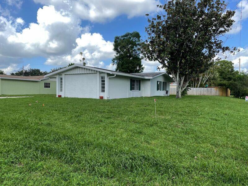 Foto principal - 499 Iris Ave