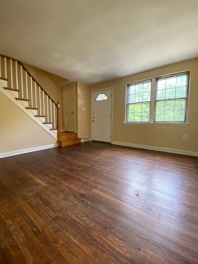 Building Photo - Beautiful 2 Bedroom, 1 Bath in Upper Darby!