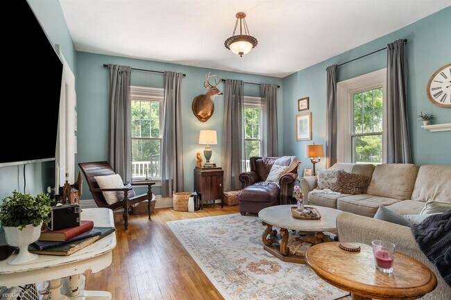 Building Photo - 4 br, 3 bath House - 336 N Division St