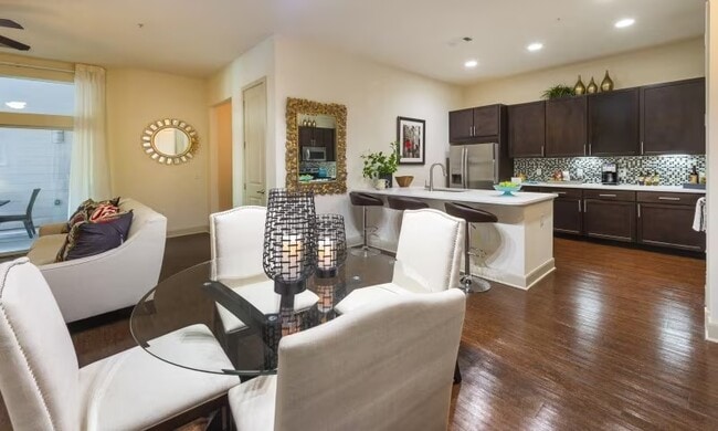 Foto del edificio - Now Leasing – Spacious Modern Apartments!