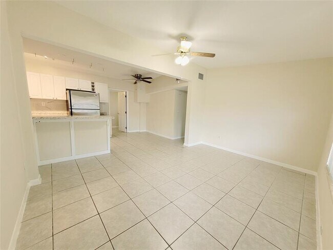 Foto del edificio - 1411 NE 40th St