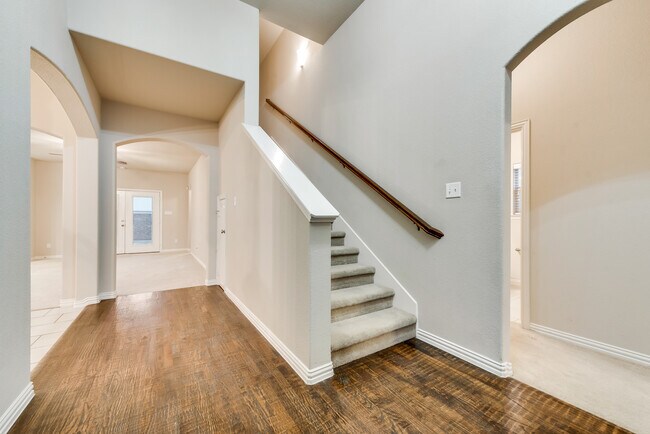 Building Photo - 3822 Downing Dr