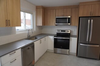 Building Photo - 381 Presland Rd