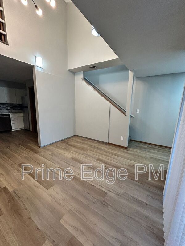 Foto del edificio - 1701 Ridgehaven Ct