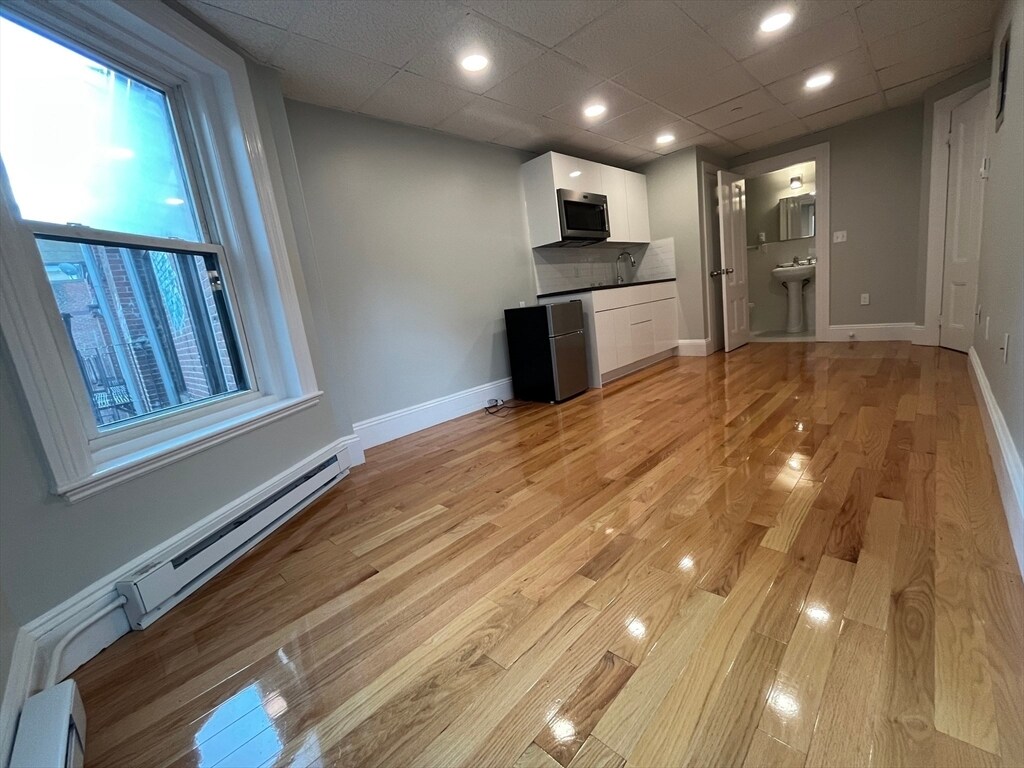 Primary Photo - 301 Newbury St