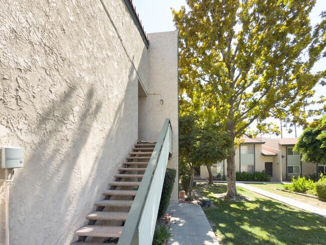 Foto del edificio - 2 BEDROOM 2 BATH CONDO IN GATED COMMUNITY ...