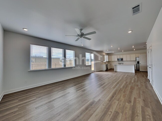 Foto del edificio - 116 Punderson Dr