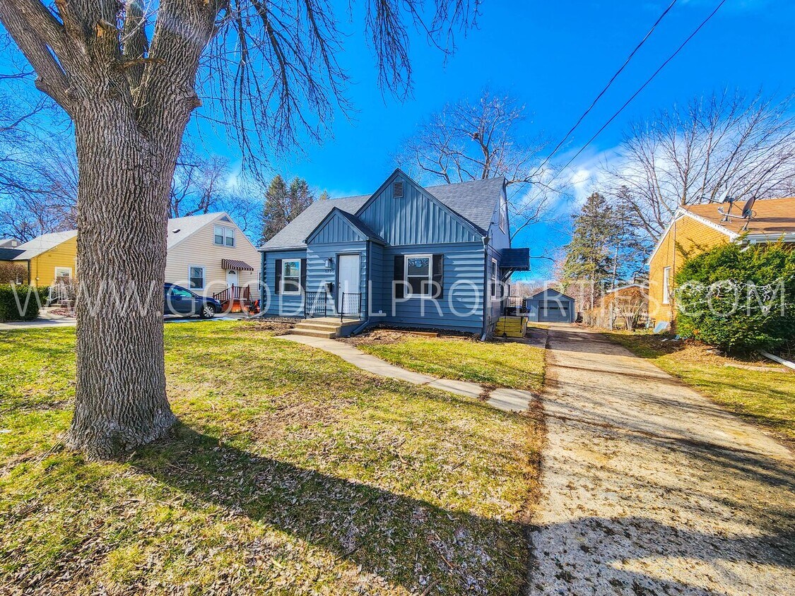 3 Bedroom 2 Bath Home in Des Moines House Rental in Des Moines, IA