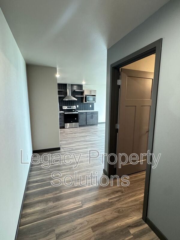 Building Photo - 226 E Greenfield Ln