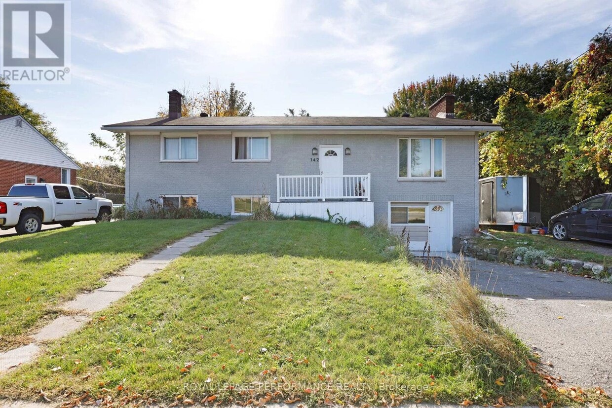 Photo principale - 142 Meadowlands Dr W