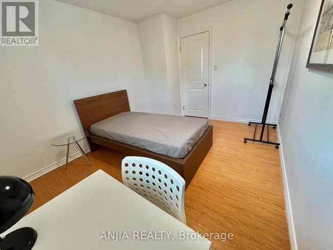 Building Photo - 256 Homewood Ave