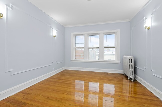 Interior Photo - 8005-07 S Champlain Ave Chicago IL