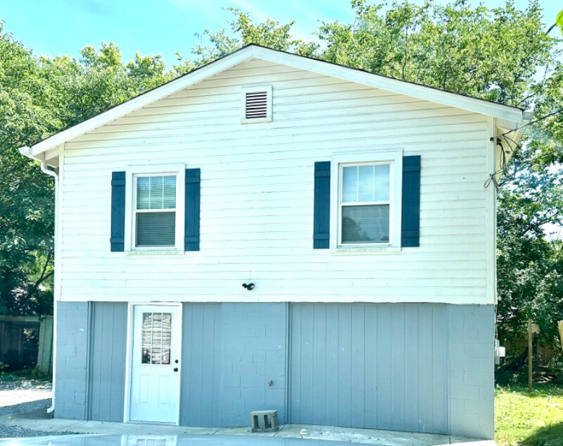 Foto principal - 127 E Woodrow St