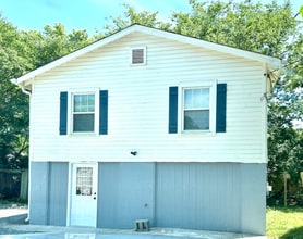 Building Photo - 127 E Woodrow St
