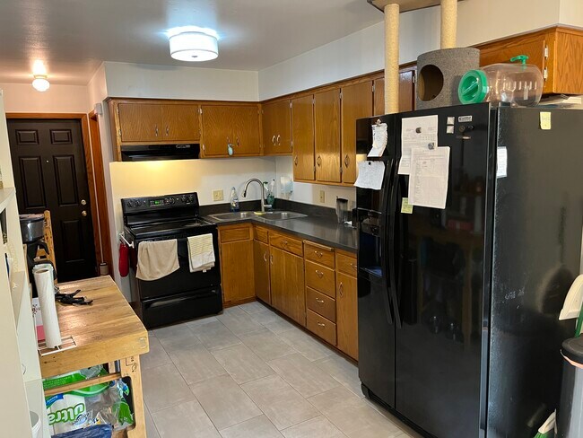 Kitchen - 2620 Greenway Vw