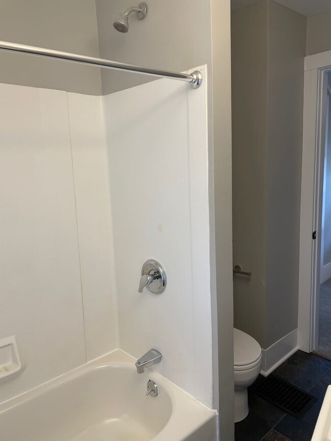 Building Photo - Charming 2-Bed, 1.5-Bath Single family hom...