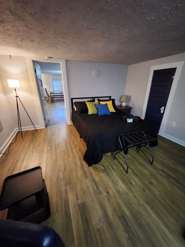 Foto del edificio - 1856 Lampson Rd