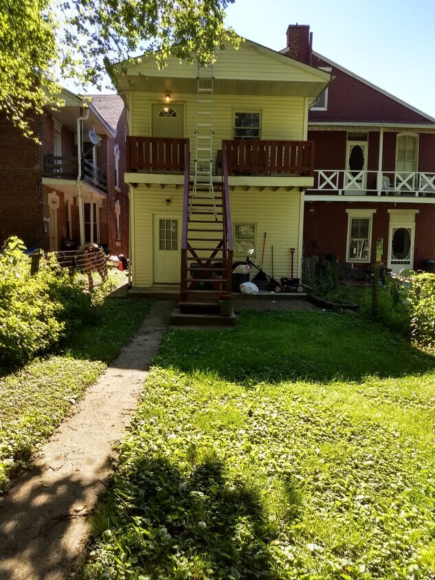 Building Photo - 324 N College St