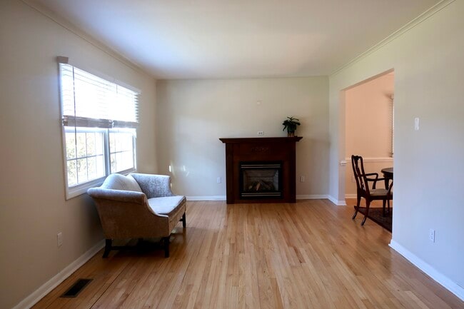 Foto del edificio - 1107 Frederick Ave