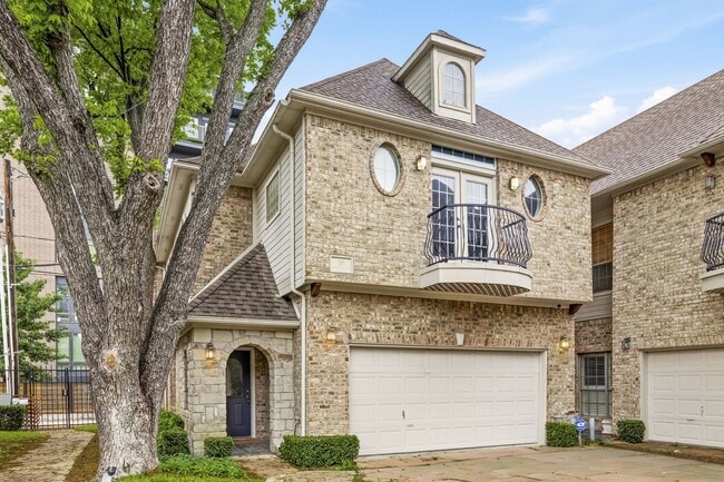 Photo - 10 Stonebriar Ct Townhome